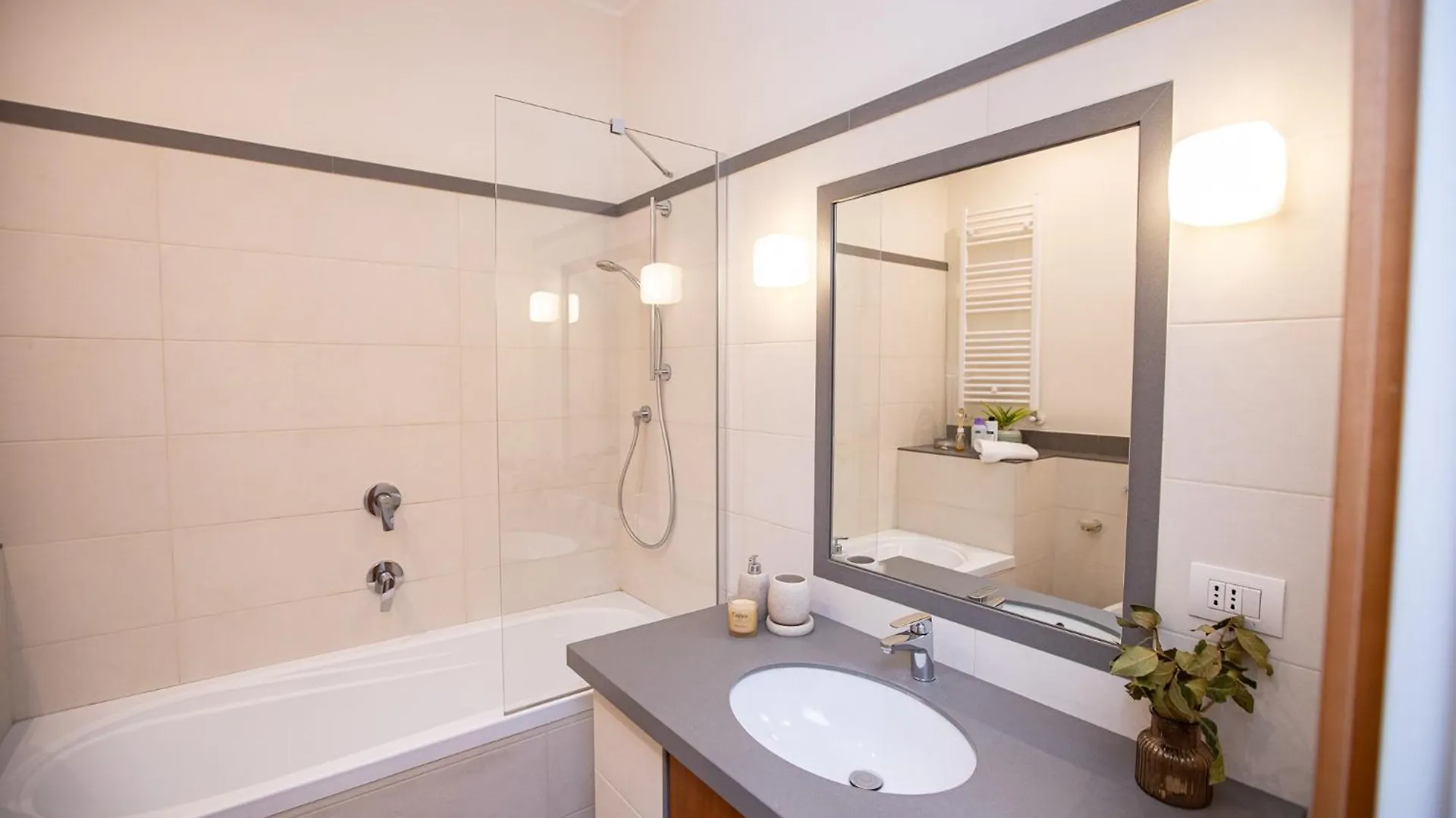 Deluxe Spanish Steps Rome Apartment